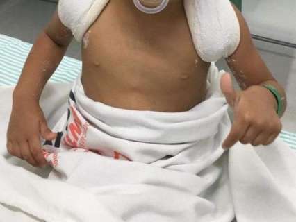 Ap&oacute;s se queixar de dores em Emei, m&atilde;e descobre que filha quebrou a clav&iacute;cula