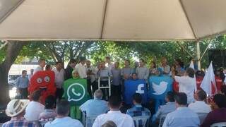 Autoridades se reuniram hoje em Bonito para o lançamento da internet. (Foto: Luana Rodrigues)