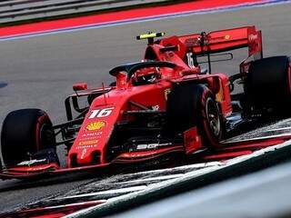 Leclerc confirmou o bom momento e da Ferrari cravando a pole em Sóchi. (Foto: Scuderia Ferrari/Reprodução)