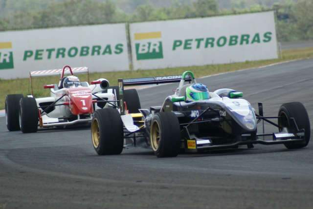  Machado vence novamente na terceira e &uacute;ltima prova da F3 em Campo Grande