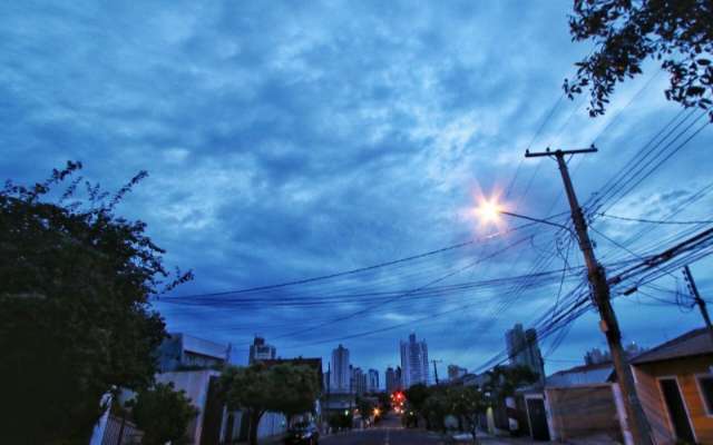 Semana começa com tempo instável, previsão de chuvas à tarde e máxima de 34ºC