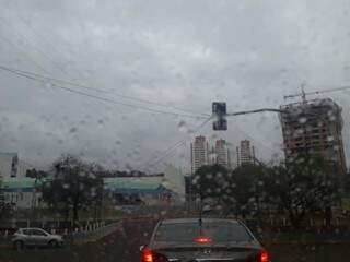Chova na região da avenida Ricardo Brandão nesta tarde (Foto: Saul Schramm)