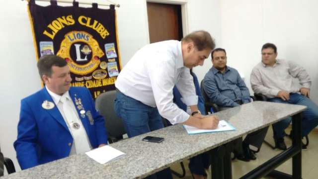 Prefeitura renova conv&ecirc;nio com ONG para fornecer arma&ccedil;&atilde;o de &oacute;culos &agrave; popula&ccedil;&atilde;o