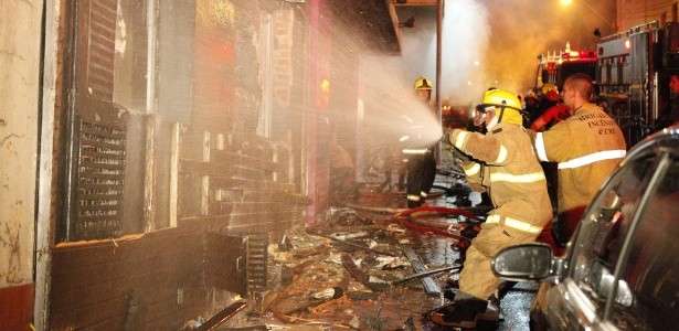 Recontagem dos bombeiros indica 232 mortos em boate incendiada