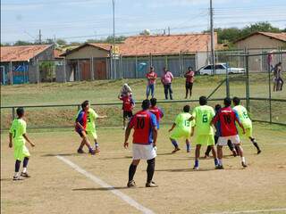 Índigenas disputam modalidades como Futsal. (Foto: Simão Nogueira)