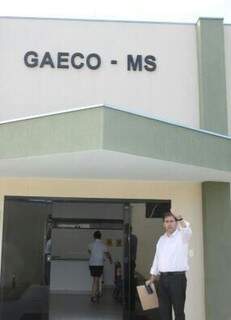 Bernal chegando ao Gaeco para prestar depoimento (Foto: Cleber Gellio)