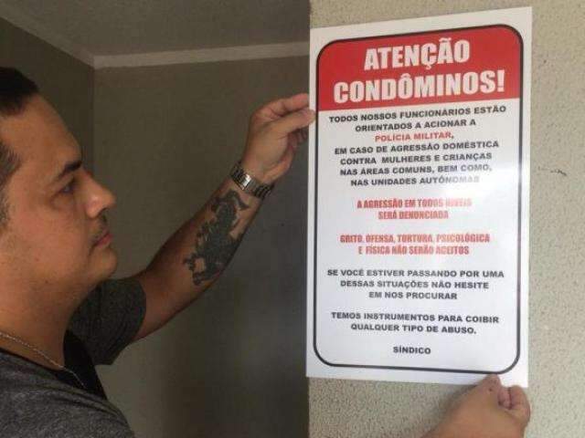 Condom&iacute;nio fixa placas para aumentar den&uacute;ncias contra viol&ecirc;ncia dom&eacute;stica