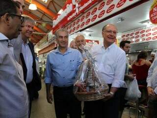 Governador, à esquerda, com o pré-candidato a presidente do PSDB, Geraldo Alckmin. (Foto: Saul Schramm).