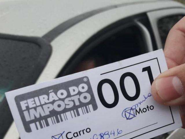 Dia sem tributo ter&aacute; gasolina a R$ 2,80 e rem&eacute;dio vendido pela metade do pre&ccedil;o