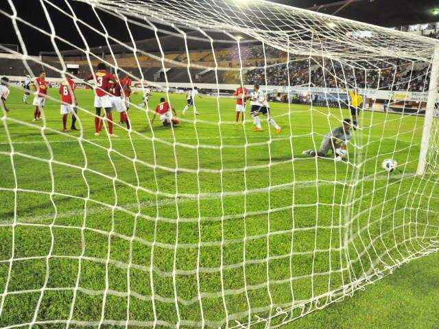  Partida come&ccedil;a e Vasco faz 1 a 0 contra o Comercial aos 3 minutos