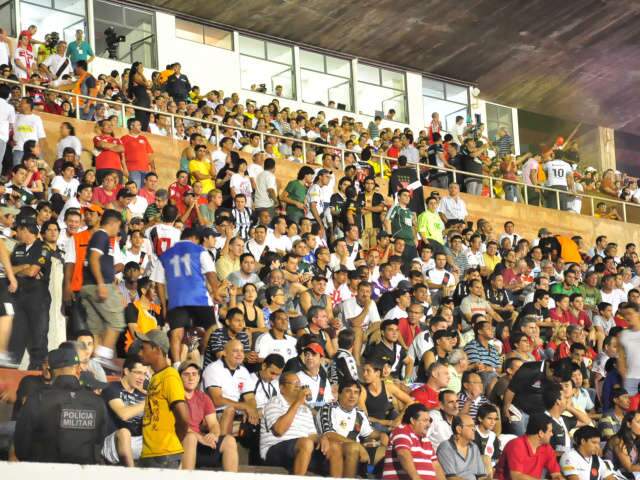  Come&ccedil;a segundo tempo entre Comercial e Vasco no est&aacute;dio Moren&atilde;o
