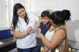 Mas o choro veio com a injeção. Vacinas garantem proteção contra doenças. (Foto: Paulo Francis)