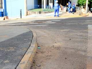 Rampas de concreto improvisadas durante as obras do Reviva Campo Grande (Foto: Marina Pacheco)