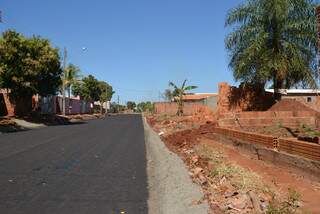 Para moradores, asfalto vai levar mais desenvolvimento ao bairro. (Foto: Minamar Júnior)