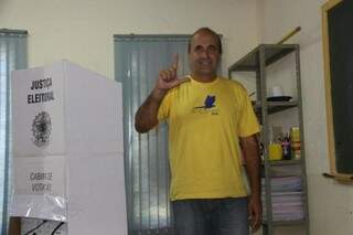 Leleco votou logo cedo para respeitar TAC assinada com o MPE e TRE (Foto: Divulgação)