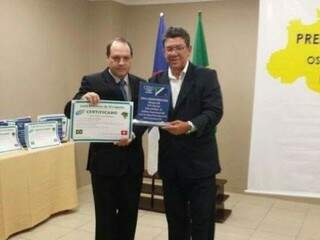 Sidney Foroni, então prefeito de Rio Brilhante, recebeu certificado da UDB em janeiro de 2014 (Foto: Divulgação)