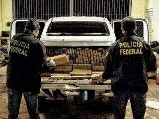 Além de camionete carregada com droga, outros dois veículos atuavam como batedores (Foto:Divulgação/PF)