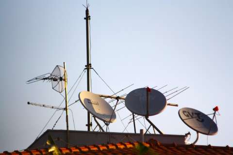 Morador sofre com falta de internet e preço alto do acesso via rádio