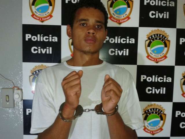 Menino morto por espancamento &eacute; enterrado sob clima de revolta