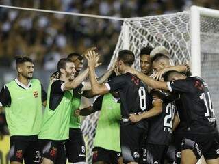 Grupo comemora o terceiro gol, de Thiago Galhardo (Foto: Rafael Ribeiro/Vasco)