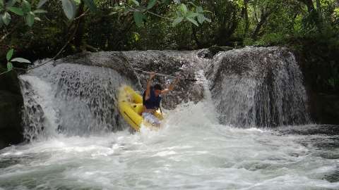 Bonito e Costa Rica, cenários perfeitos para os esportes de aventura