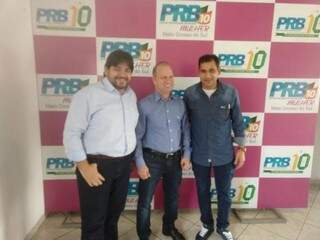 Wilton Acosta - dirigente do PRB - à esquerda; Gilmar da Cruz e Betinho ao lado (Foto: Liniker Ribeiro)