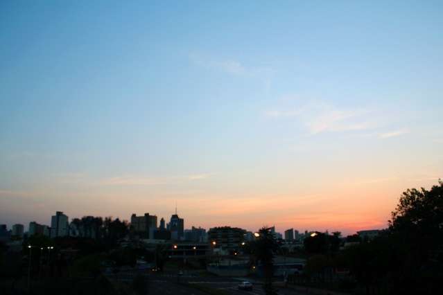 Segunda amanhece com c&eacute;u claro e temperatura amena continua em MS 