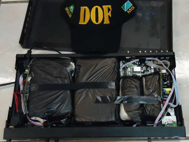  Boliviano &eacute; preso com coca&iacute;na escondida dentro de aparelho de DVD em Corumb&aacute;