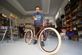 Bicicleta no estilo &quot;rat rod&quot;, montada por Erich (Foto: André Bittar)