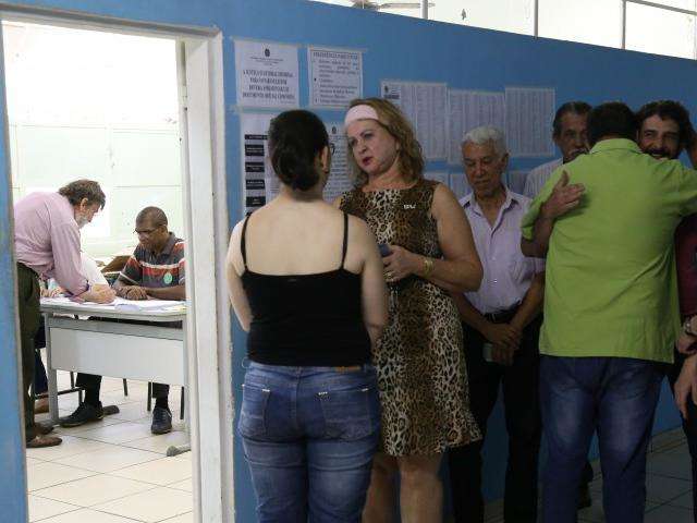 Em 4 horas, TRE registra pris&atilde;o de quatro candidatos e falha em 62 urnas