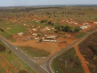 Lotes desocupados devem ser entregues ao Incra para regularização Loteamento foi &quot;vendido&quot; como bairro, mas é área para a reforma agrária. (Foto: Correio do MS)