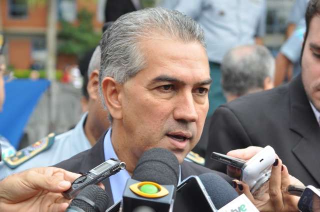 Reinaldo aposta no di&aacute;logo contra greve, mas descarta 2&ordm; reajuste