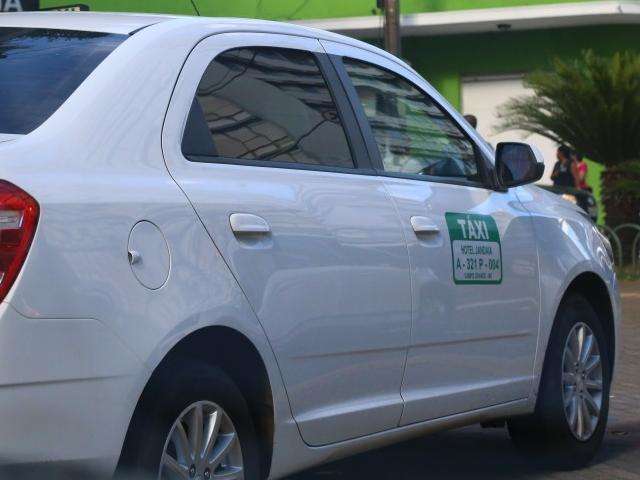 Lista revela que dez pessoas det&ecirc;m 15,5% dos alvar&aacute;s de t&aacute;xi na Capital
