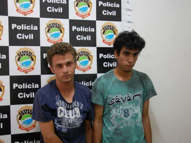  Funcion&aacute;rio de farm&aacute;cia passa informa&ccedil;&otilde;es a amigo, que rouba R$ 3,6 mil