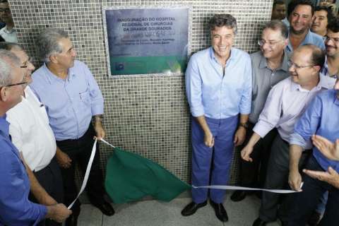 Reinaldo inaugura hospital com meta de fazer 250 cirurgias por mês e zerar fila
