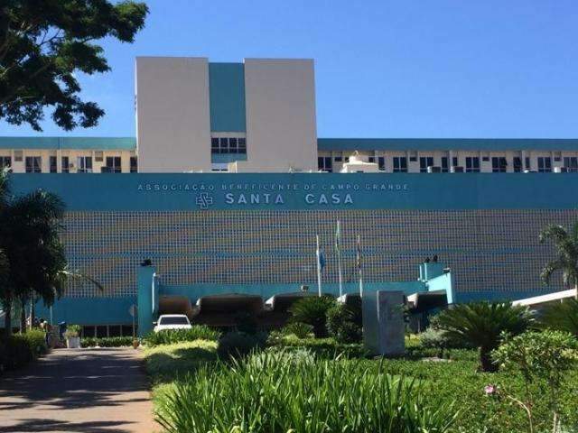 Parte dos m&eacute;dicos recebe sal&aacute;rios, mas greve na Santa Casa continua 