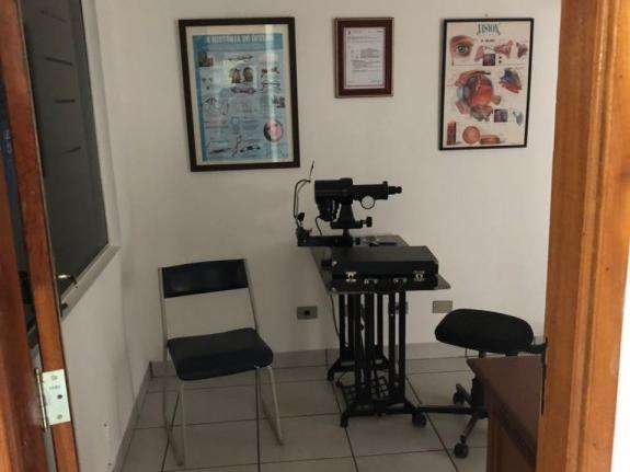 Opera&ccedil;&atilde;o enquadra dono de &oacute;tica por exerc&iacute;cio ilegal da medicina