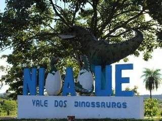Monumento de entrada de Nioaque; município teve licitação barrada pelo TCE. (Foto: Divulgação)