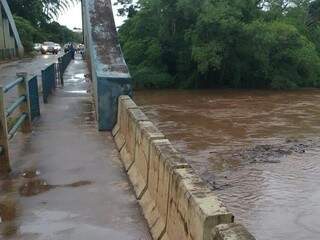 Nível do Rio Miranda continua subindo e preocupa moradores e autoridades (Foto: Eduardo Grubert)