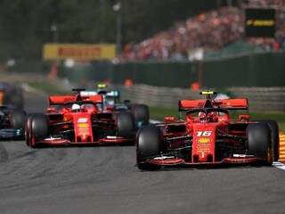 O piloto da Ferrari, Charles Leclerc, venceu corrida da Bélgica (Foto: Getty Images)