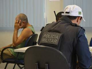 Arrependido, Telmo presta esclareciemntos à polícia, na 7ª DP (Fotos: Minamar Júnior)