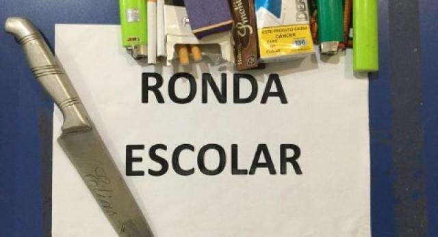 Estudante de 14 anos &eacute; flagrado com faca de 18 cm dentro de escola 