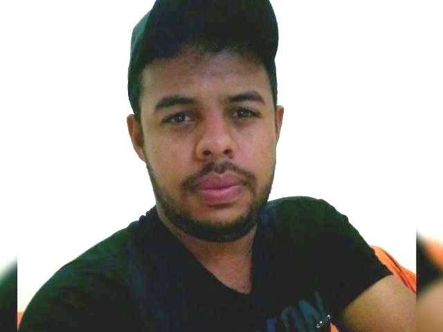 Sem condi&ccedil;&otilde;es de pagar advogado, pai de morto em show teme injusti&ccedil;a