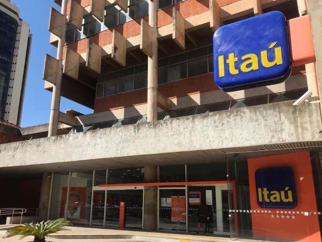 Em estacionamento de banco, ladr&otilde;es rendem v&iacute;tima e levam malote de 27 mil 