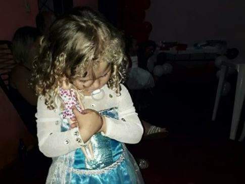 &ldquo;A moto estava na contram&atilde;o&rdquo;, dizem av&oacute;s de menina morta em acidente