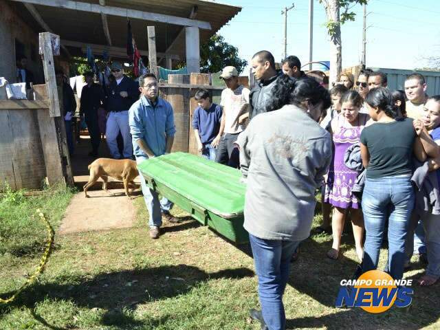  Dois s&atilde;o presos suspeitos de perseguir e matar rapaz a tiro e facada