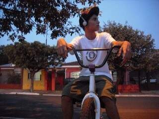 Felipe também amava andar de bicicletas. (Foto: Arquivo Pessoal)
