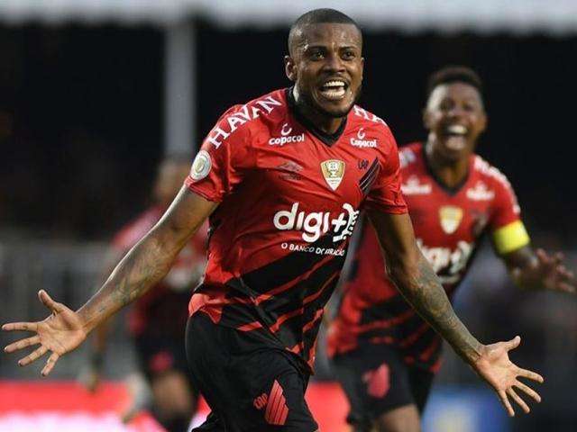 Com falha de Volpi, Athletico vence o S&atilde;o Paulo por 1 a 0 no Morumbi