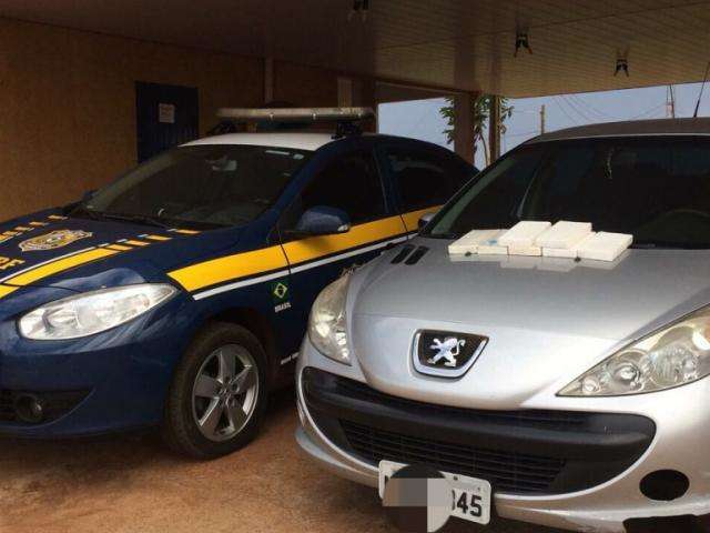Fundo falso em ve&iacute;culo escondia coca&iacute;na que seria levada para Curitiba 