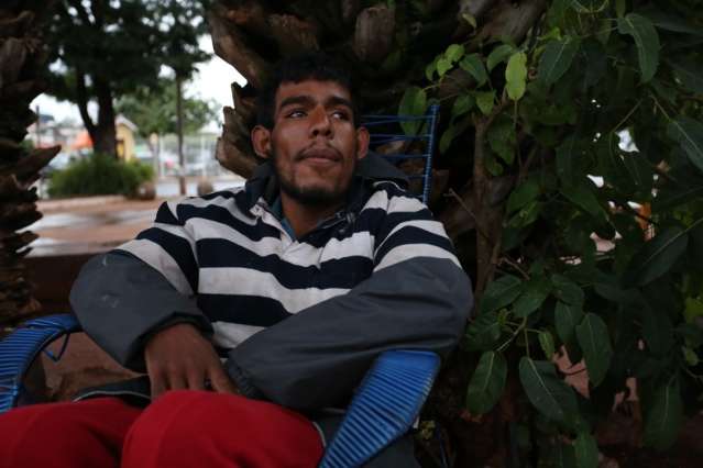 No dia mais frio do ano, moradores de rua buscam formas de se aquecer